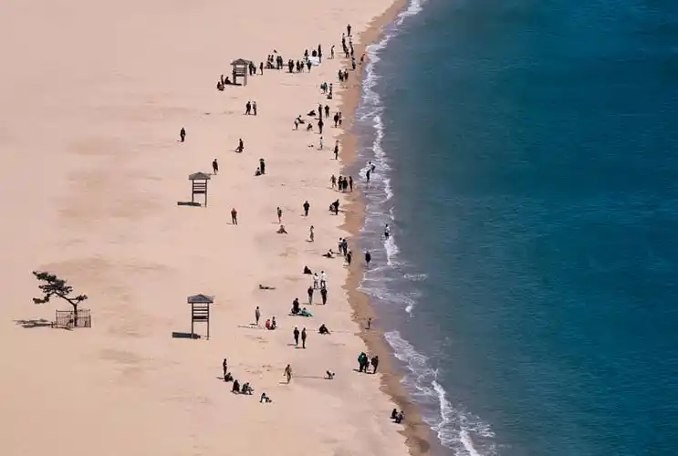 有一种夏天叫做青岛!均温25℃,沙滩海边不输三亚,最近去刚好!