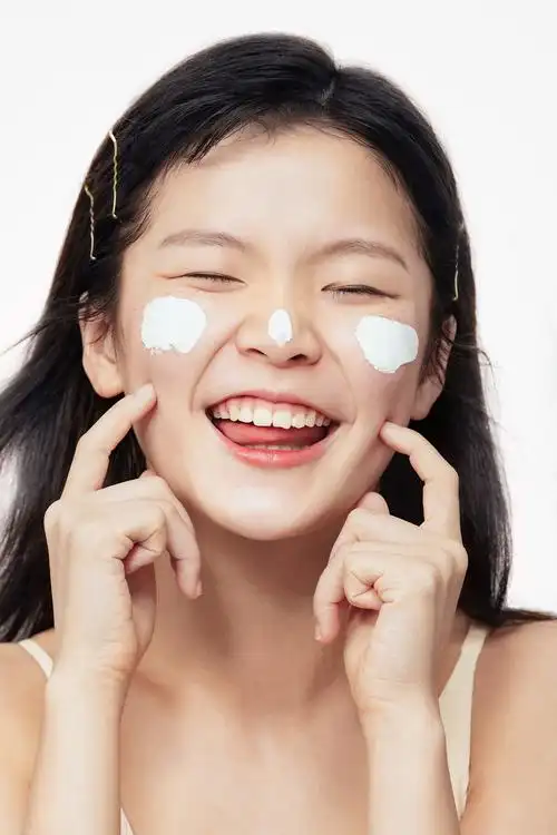 少女系护肤品妆面