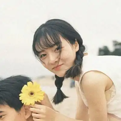 2020唯美情侣头像真人一左一右两张