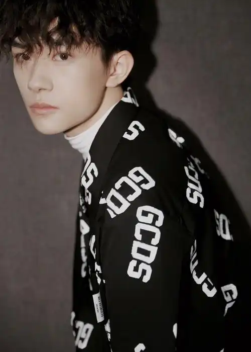 易烊千玺这组衬衫写真什么水平zt