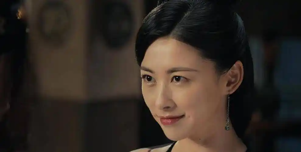 与法拉利总裁相恋,连续八年入选全球最美面孔榜,朱珠到底美在哪_时尚