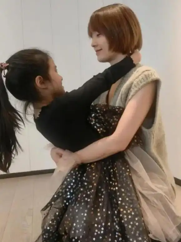 今年一月二十三日,文章和马伊琍的第二个孩子就要满十周岁了,虽然两人