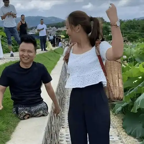 连体夫妻爆火网络无腿丈夫劈腿女粉丝独臂妻子如今怎样了