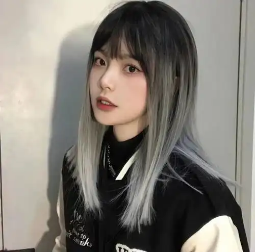 只染发尾部分的颜色,完全不会伤头皮,日常也好打理,担心染头=头发报废