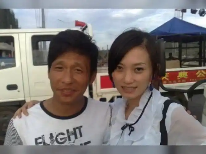 宋小宝带老婆一起旅游