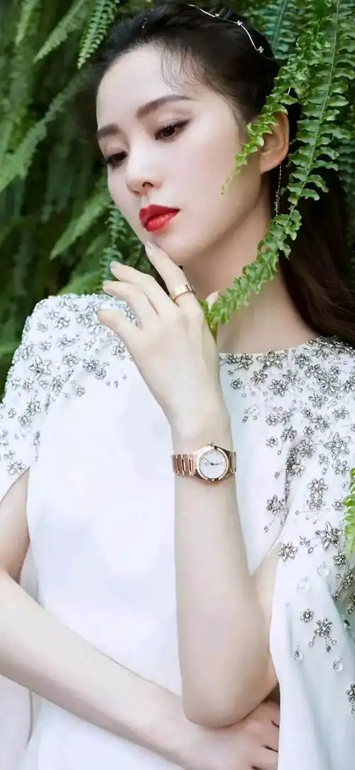 刘诗诗写真壁纸,好多款礼服,每一张图片都好美