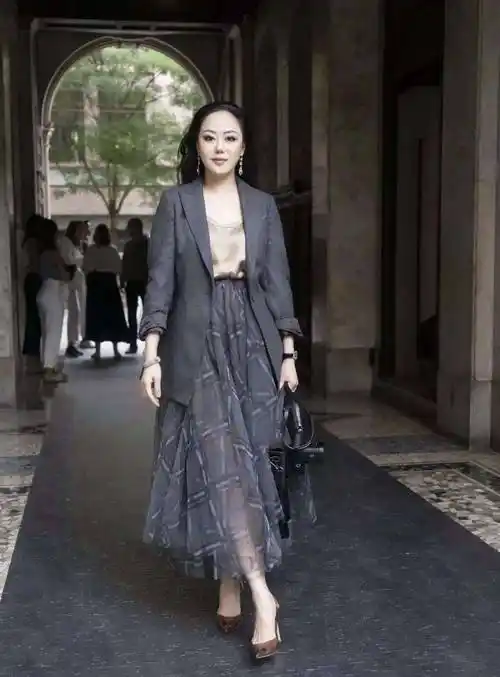 原创章小蕙简直是中老年女性穿搭模板成熟高级不显老优雅而不妖