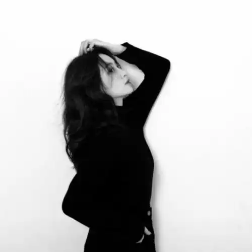 女生黑白头像永远定格在最美的场景