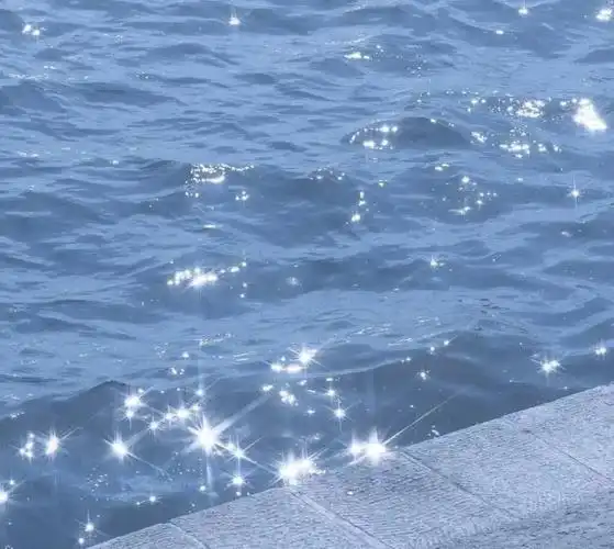 "从此你的路声势浩大,繁花盛开" 蓝色系大海 图源网络自整理 ‖侵删