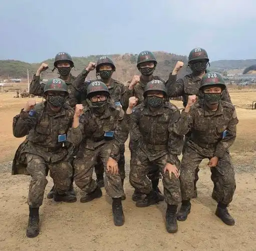 最新胜利合照 熟悉的小拳头