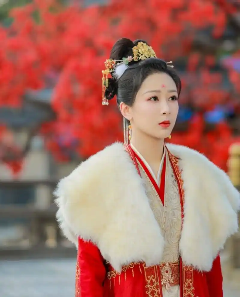 由杨紫,张晚意等主演的古装电视剧《长相思》,真的是越来越火了