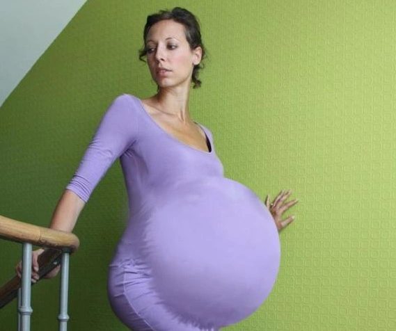 这组国外妈妈的孕妇照爆红网络,看这肚子你能猜到里面有几个baby吗?