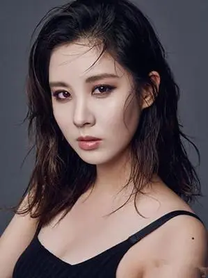 look 1. 永远的roman,秀英的"红唇妆"