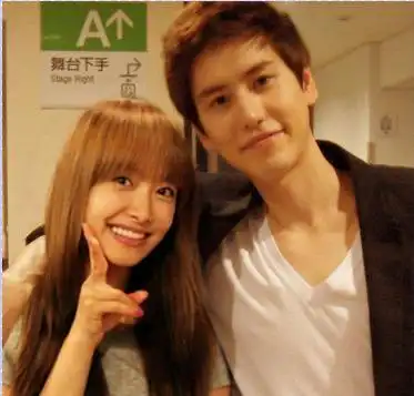 宋茜与圭贤合影