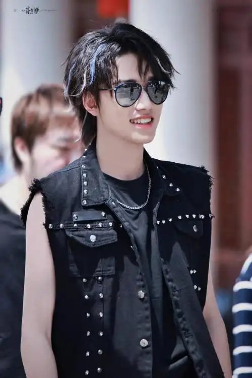 宋亚轩黑白挑染造型##时代少年团乌托邦少年实体专辑预告