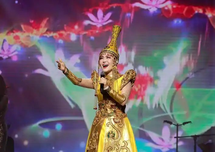 乌兰图雅"花开四季"巡回演唱会