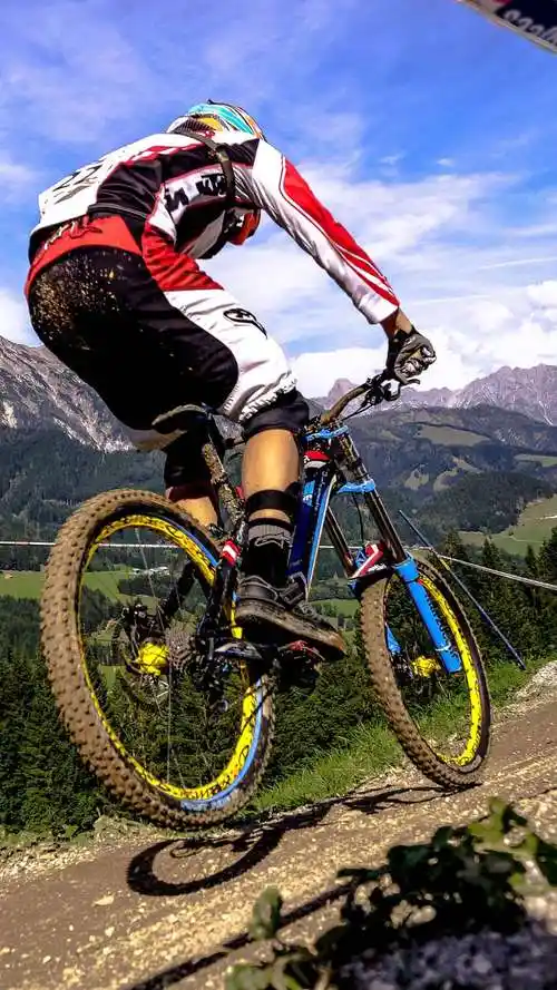 精美骑行励志壁纸你可以换上了