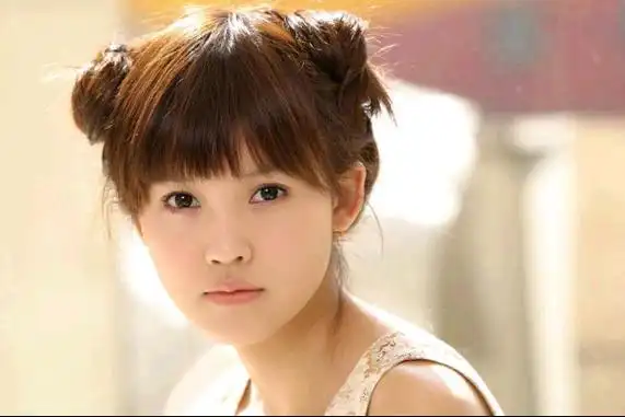 杨子姗是兜赤地包天吗 杨子姗整容前的样子照片