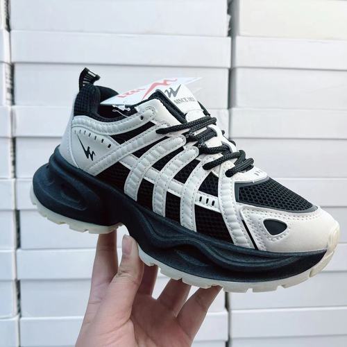 双星  真皮网面新款运动鞋//二一四