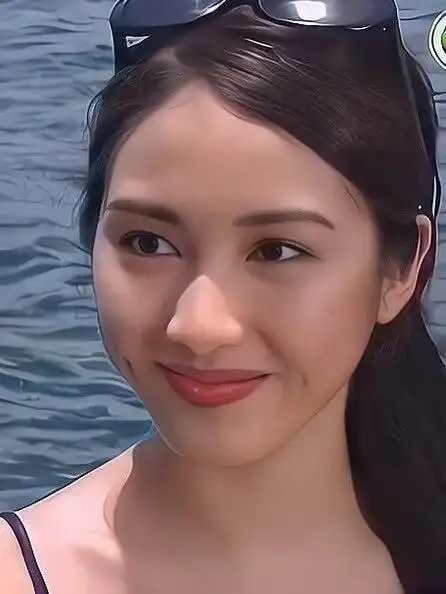 黎姿梨涡浅笑摇曳生姿年轻时的她美貌惊人