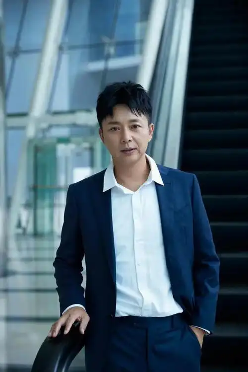 演员刘奕君:带着儿子再婚,结婚13年幸福美满