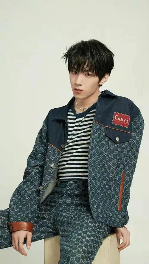 而刘耀文的身高也值得羡慕,明明是老幺,2005年9月23日出生,年仅15岁