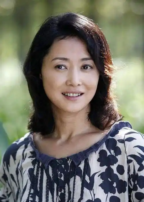 离婚的刘蓓没有很快选择第三段婚姻,而是专注于事业,捧红了不少新演员