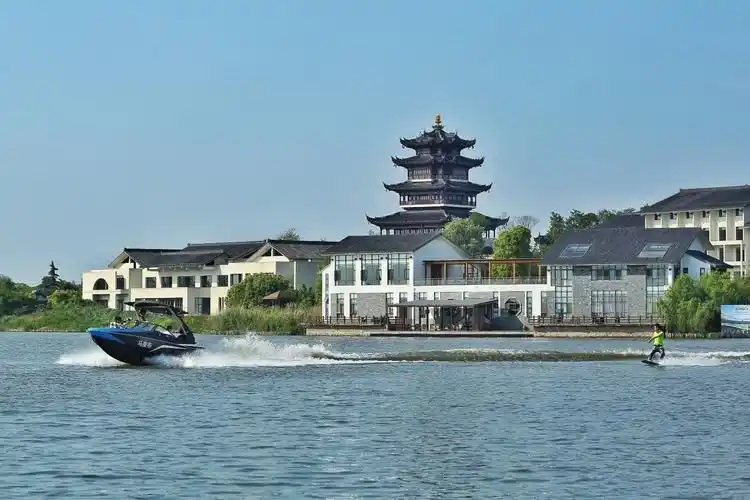 江苏省无锡市宜兴市阳羡西路靠近宜城街道阳泉社区卫生服务站