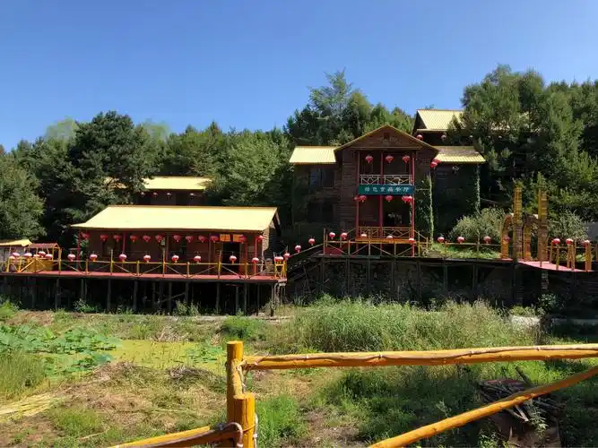 龙泉山庄是电视剧《刘老根》拍摄基地