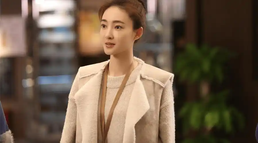 王丽坤与乔振宇8年同居,青春过后,他却娶了小9岁娇妻