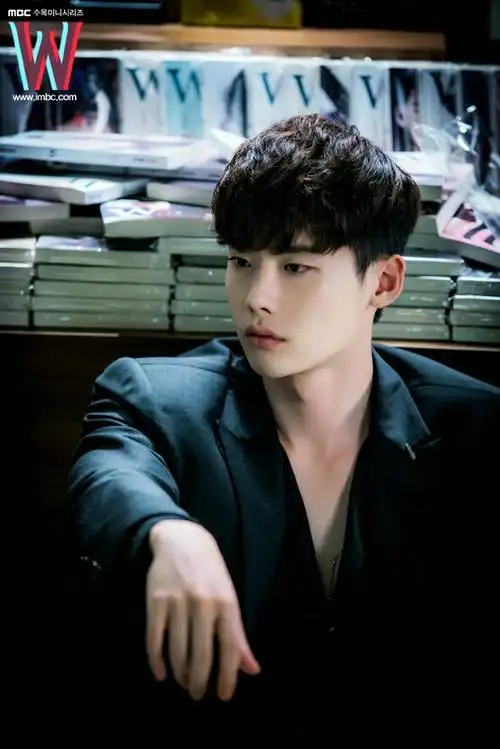 李钟硕 | w两个世界