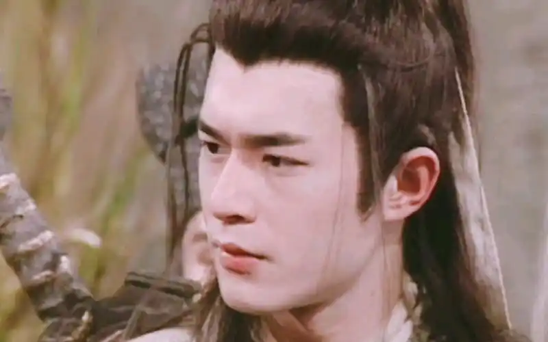 除了古装,古天乐现代装的扮相也是一绝的.