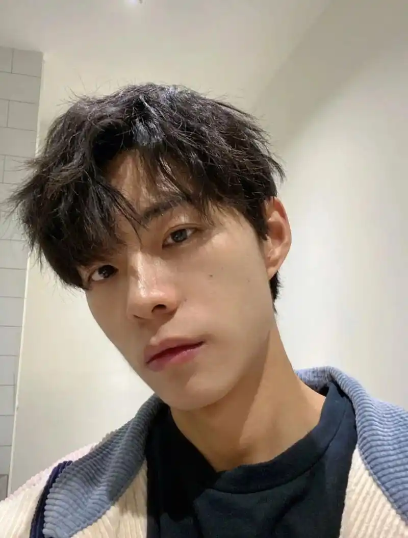 男士蝴蝶烫 95这款发型需要烫发哦 95可以做蝴蝶烫也可以纹理烫