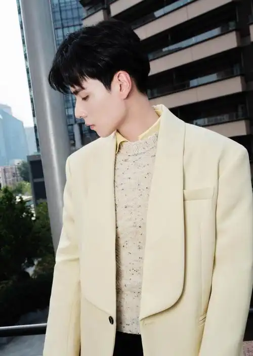 胡一天超话|#一天三两事#之#定格这一天#时尚day@胡一天啊秀场look,洋