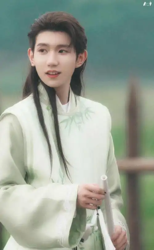 古风帅哥,可以领走#王源新专辑客厅狂欢##王源2023岁稔予安