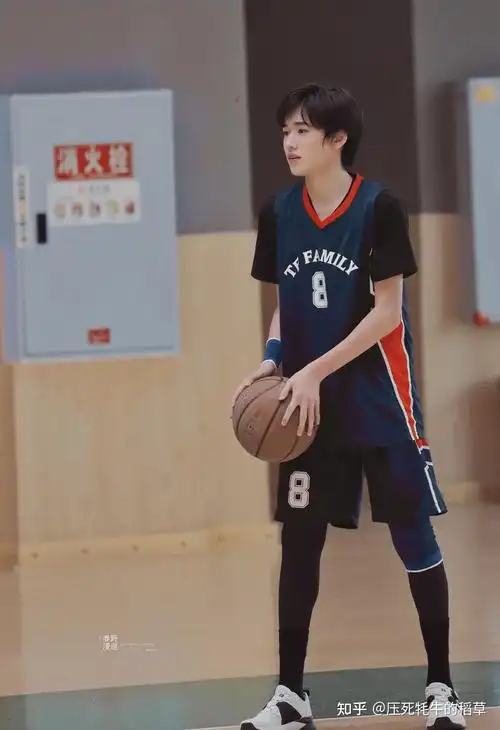 有没有宋亚轩打篮球的照片女友视角的那种