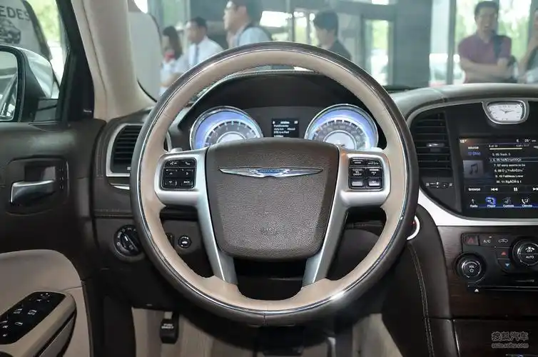 【 克莱斯勒300高清图片】_mochachino双色真皮_内饰_搜狐汽车网