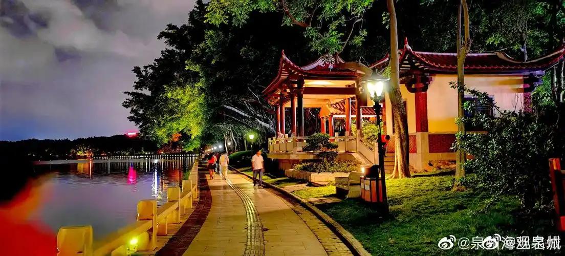 初夏的夜晚泉州西湖公园散步时看到的美丽夜景!__财经头条