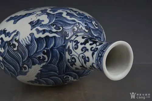 仿古工艺品 瓷器 明宣德青花海水暗刻龙纹扁瓶46x33x22厘米  简介