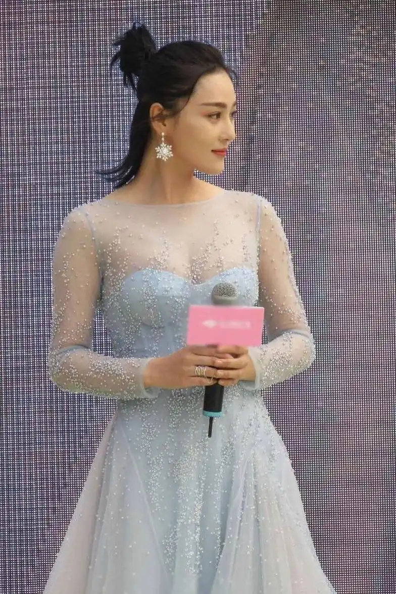 张馨予轻纱薄裙性感活动写真图片