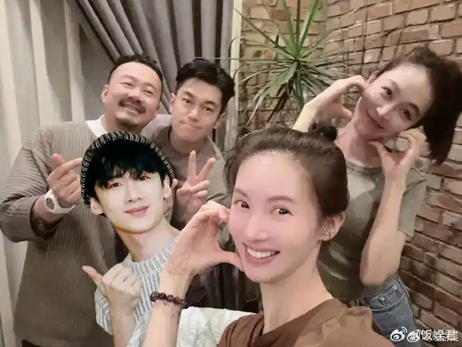 金晨南来北往合照p上了白敬亭##金晨晒小南北小分队合照##金晨晒南来