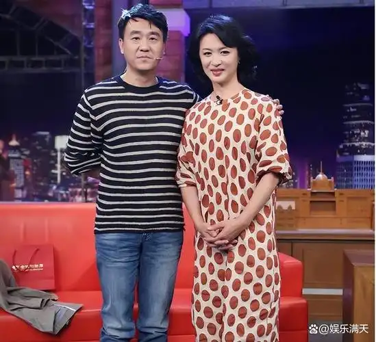 演员何冰为何结婚几十年0绯闻看看妻子是谁就知道了