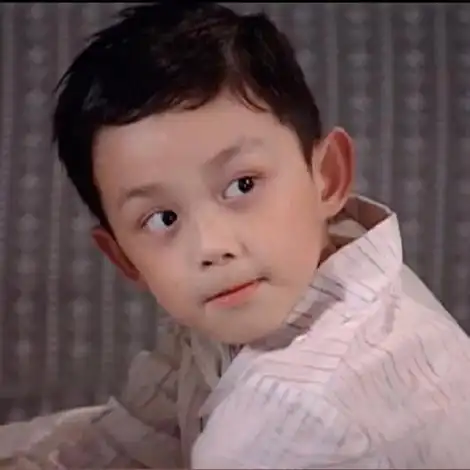 吴磊小时候可爱搞笑照片头像