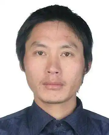 附犯罪嫌疑人证件照,近期生活照两张2019年7月31日德兴市公安局江警官