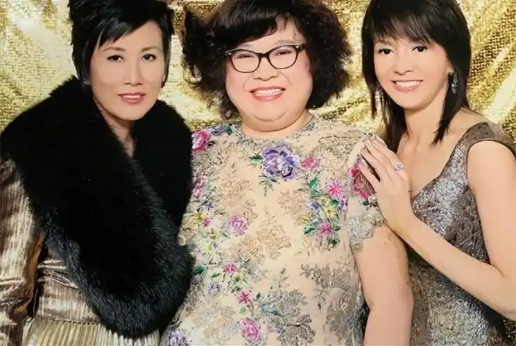 太可惜!65岁郑裕玲宣布约满离开tvb,三大台柱仅剩汪明荃未离巢插图7