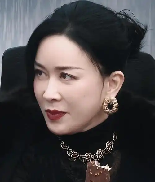 那英又说错话了!尴尬挽留:别走啊,我还没唱完呢,比刀郎差远了