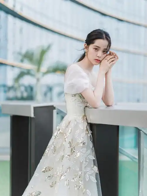 欧阳娜娜仙气礼服性感图片414