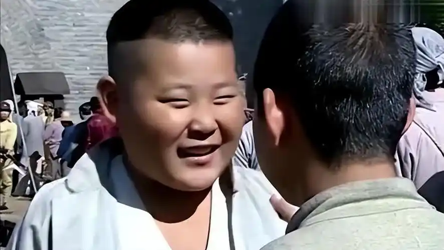 31岁的嘎子和28岁的英子重逢,一个健硕有型,一个女大十八变