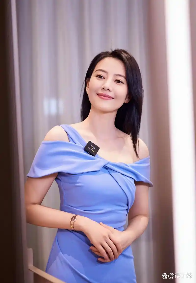 高圆圆,这身蓝色连衣裙,也太漂亮了