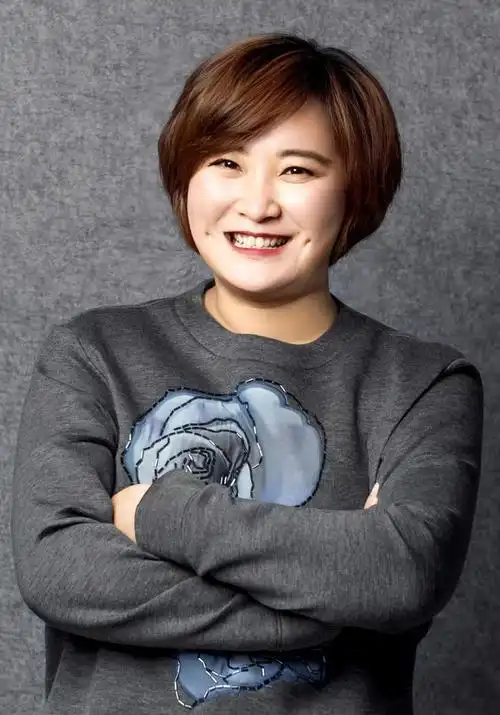 贾玲暴瘦一百斤现状曝光脖间皮肤松弛耷拉后遗症明显引担忧